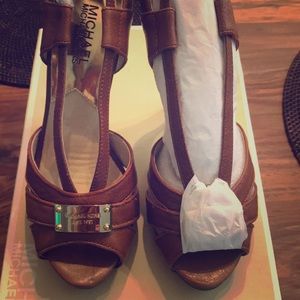 Michael Kors Tan Platform heels
